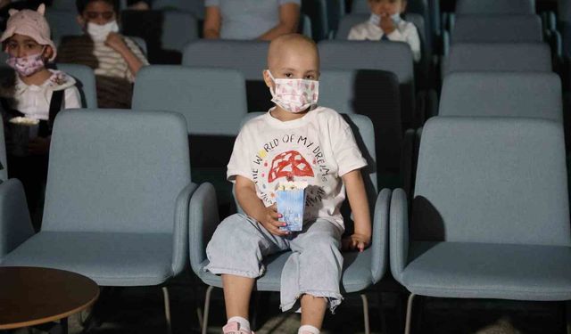 Lösemili Çocuklara 23 Nisan Sürprizi: Hastanede Sinema Keyfi