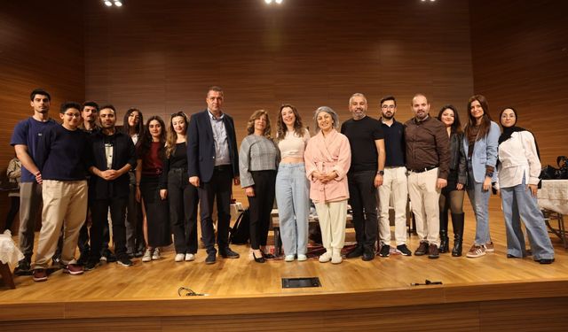 Adana'da Bilim ve Sanat 'Demans Pratiği' Tiyatro Oyununda Buluştu