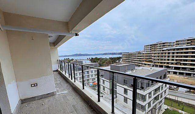 Adana Göl Manzaralı Lüks TOKİ'ler Reklam Panosuna Döndü