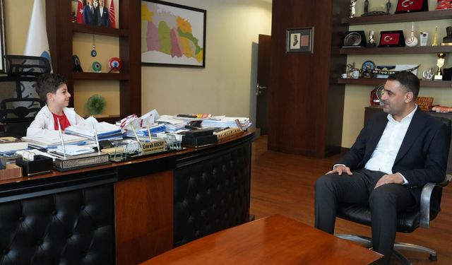 Çukurova'da Makam Koltuğu 23 Nisan'da Çocuklara Emanet Edildi