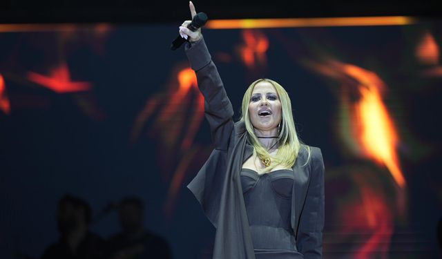 Adana’da Derya Uluğ Rüzgarı: Karnavalda Unutulmaz Gece