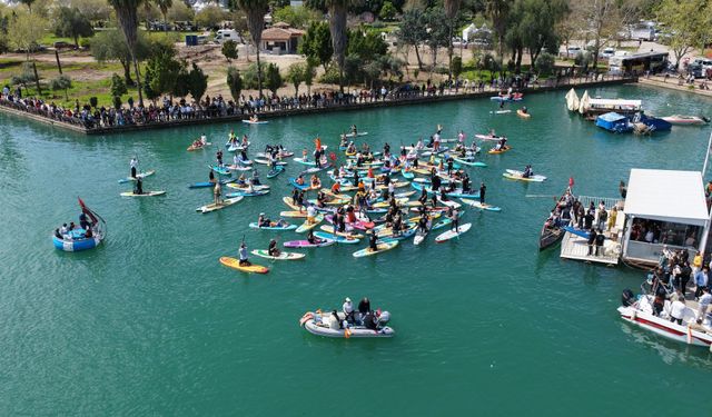 Karnavalın En Renkli Etkinliği Su Korteji Seyhan Nehri'ni Renklendirdi!