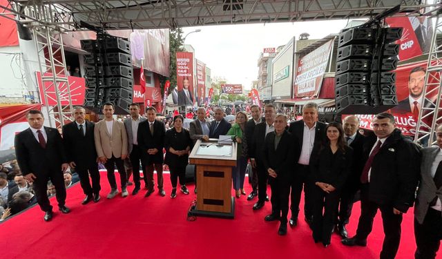 Ceyhan’da Kadir Aydar’a Yağmura Rağmen Büyük Destek: “Tek Yürek, Tek Yumruk Buradayız”