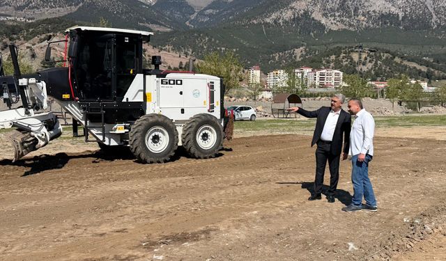 Pozantı’da Gençliğe Dev Yatırım! Halı Saha Çalışmaları Başladı