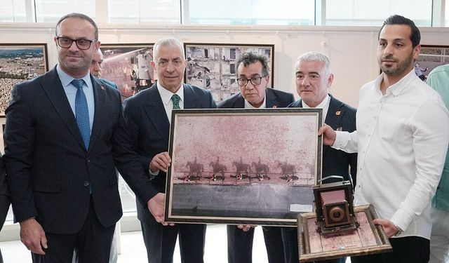 Gazetecilerin Objektifinden Adana Tarihi Sergide Buluştu