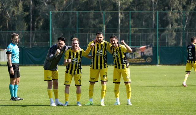 Muhamet Beşir’den Oscar Cardozo’ya Kutlama