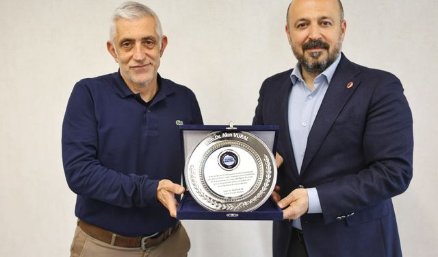 Nacar’dan Vural’a Plaket