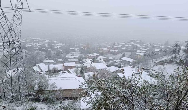 Adana'da Şok Görüntü: Mayıs Ayında Kar Yağdı
