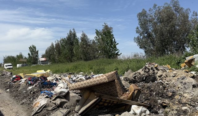 Adana’da Çöp Yakımı Tepki Çekti: Dumanlar Mahalleyi Sardı