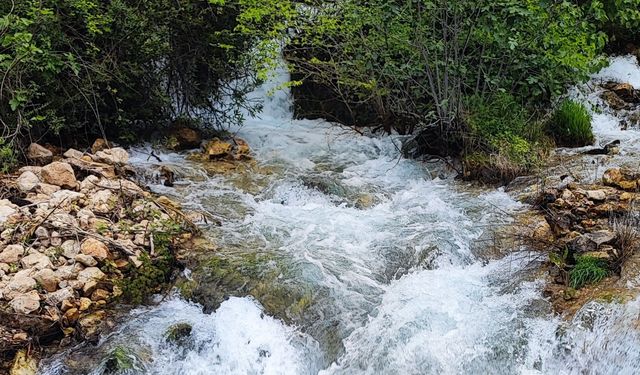 Karaisalı Yerköprü’de Doğal Şelale Sürprizi