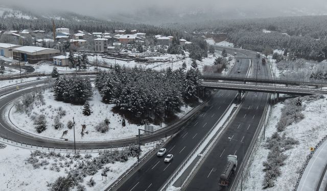 Pozantı'da Kar Yolları Kapadı