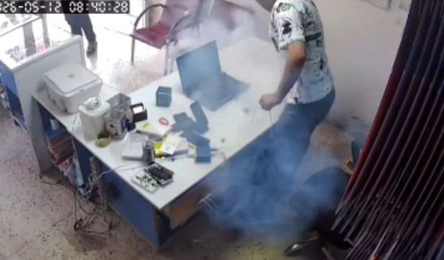 Adana’da Tamir Edilen Telefon Bir Anda Patladı! O Anlar Kamerada
