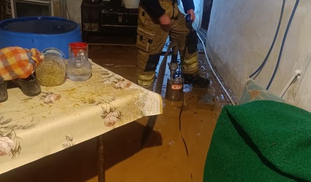 Sağnak Kabusu: Sokaklar Dereye Döndü, Evleri Su Bastı