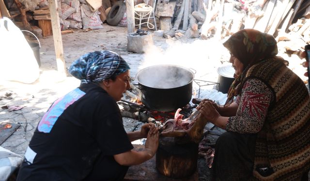 Kozanlı Kadınlar Ateş Başında: Asırlık Gelenek Geçim Kapısı Oldu