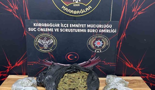 İzmir'de motosikletle uyuşturucu sevkiyatı yapan 3 şüpheli kovalamaca sonucu yakalandı