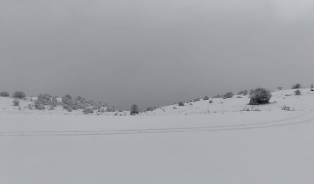 Keltepe Kayak Merkezi'nde kar yağışı etkili oldu