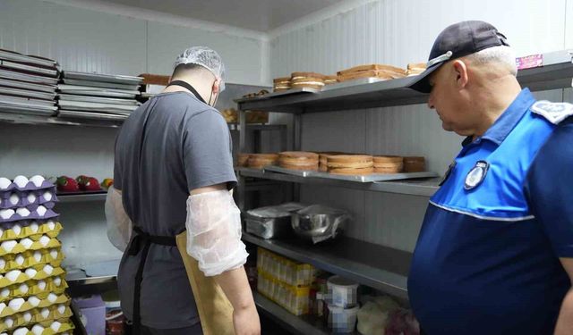 Kozan’da Bayram Öncesi Tatlı İmalathanelerine Sıkı Denetim