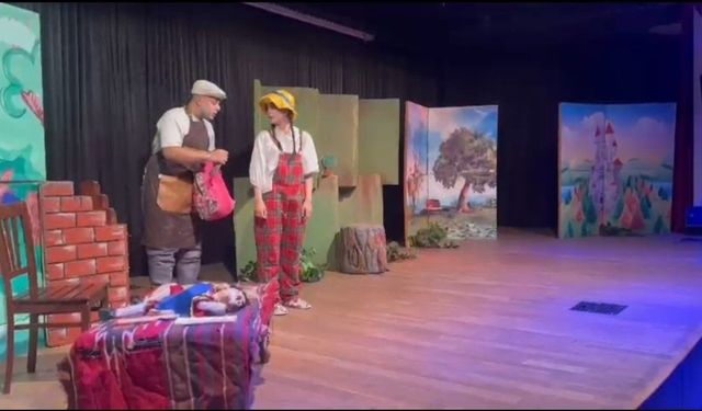Sincan'da sahnelenen 'Pinokyo' minik izleyicilerle buluştu