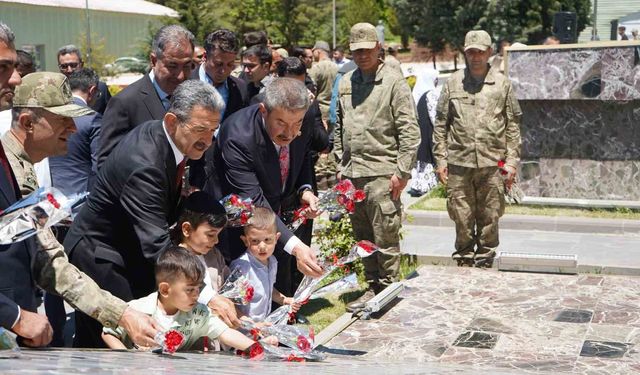 Vali Ekici: 'Dünyanın en yiğit ordusuna sahibiz'