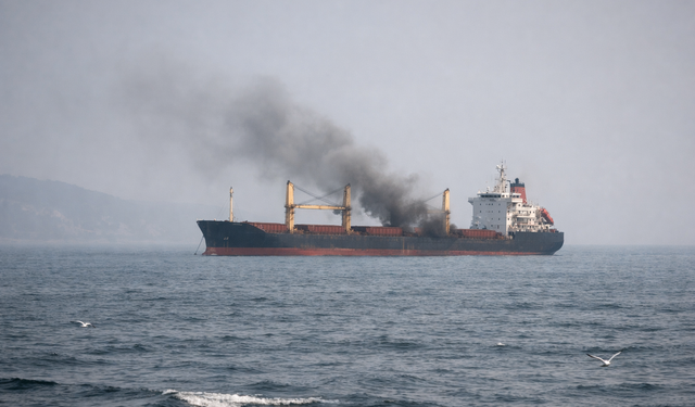 Karadeniz'de Sıcak Dakikalar: Türk Gemisi Vuruldu!