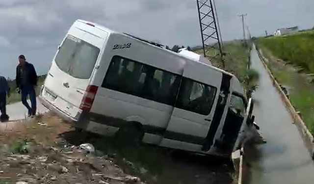 Adana’da İşçi Servisi Şarampole Devrildi: Çok Sayıda Yaralı Var