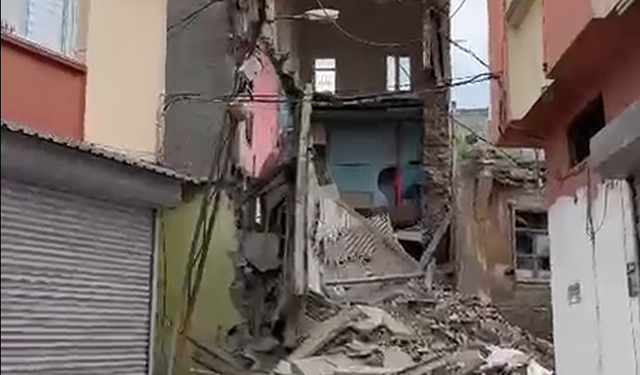 Adana’da Deprem ve Sağanak Metruk Binayı Yıktı