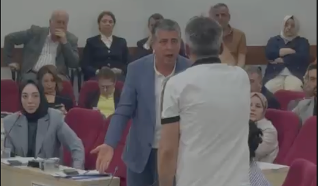 Seyhan Belediye Meclisinde Protesto Kavgası