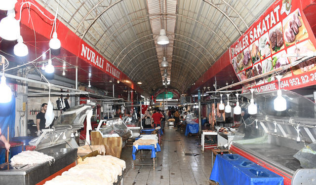Kurban Yaklaşıyor, Tarihi Kasaplar Çarşısı Sinek Avlıyor!