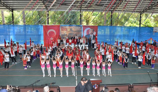 Adana'da 19 Mayıs Coşkusu: Final Okulları'ndan Görkemli Tören