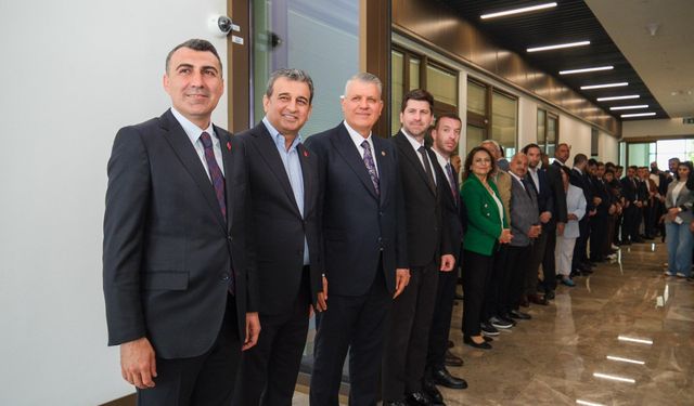 Özgür Özel Adana’ya Geldi! Havalimanında Büyük Karşılama