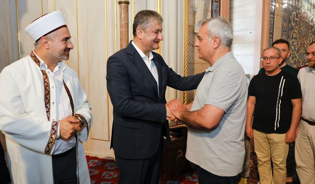Adana Valisi Mustafa Yavuz Bayram Namazında Vatandaşlarla Buluştu