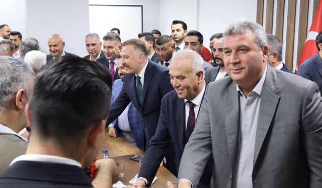 MHP Adana İl Başkanlığı’nda Yoğun Katılımlı Bayramlaşma