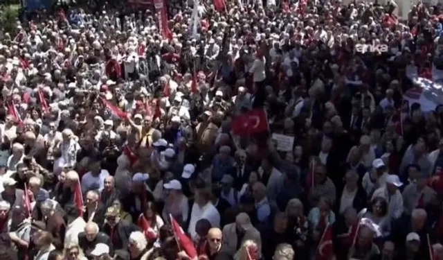 CHP’de İkinci Kritik Buluşma: Güvenpark’ta “Özgür Gelecek” Sloganları