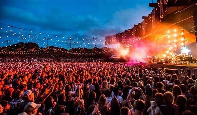 Adana'da Konser Fırtınası