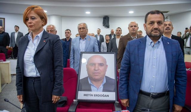 Seyhan Meclisi'nde Hüzünlü Oturum: Metin Erdoğan Saygıyla Anıldı