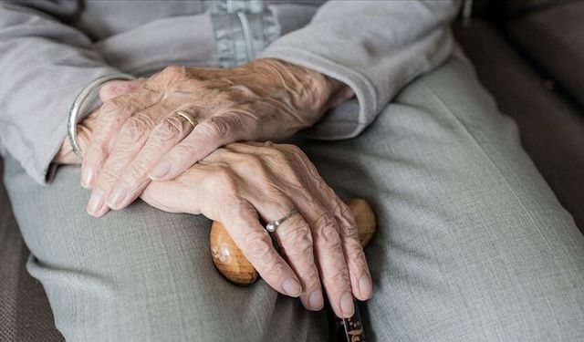 Emekli Maaşı Yetmeyene Müjde: Bakanlık Ücretsiz Bakım Şartlarını Güncelledi