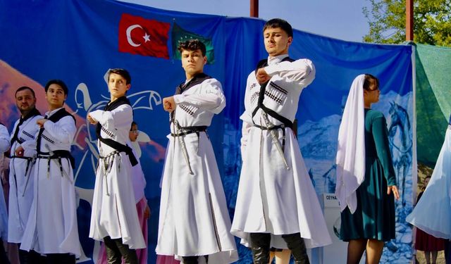 Doğu Akdeniz Çerkes Şenliği Adapınar’da Renkli Görüntülere Sahne Oldu