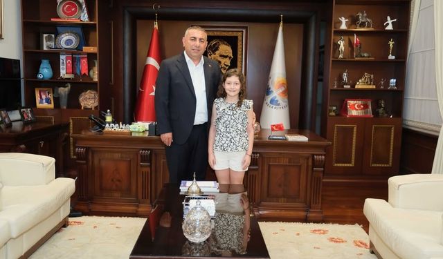 Adana’nın Gururu Atiye Özari’den Anlamlı Ziyaret