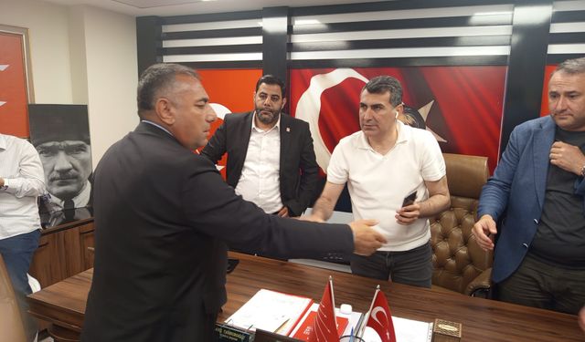 Güngör Geçer CHP İl Binasına Geldi
