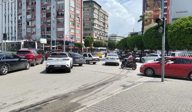 Adana’da Trafik Sinyalizasyon Krizi: Şehir Genelinde Ulaşım Kilitlendi!
