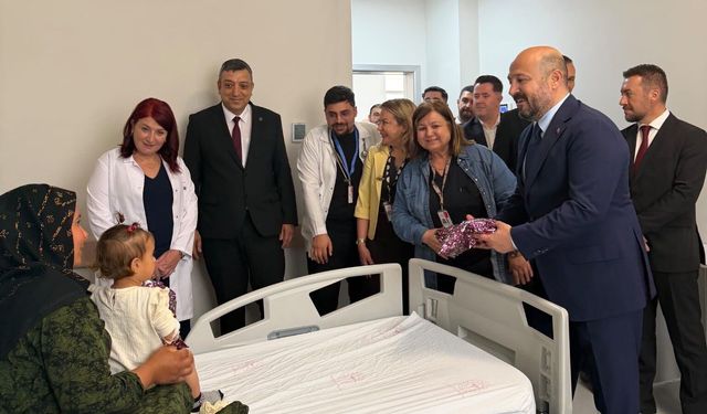 Nacar'dan Anlamlı Ziyaret: Hastalarla Bayramlaştı