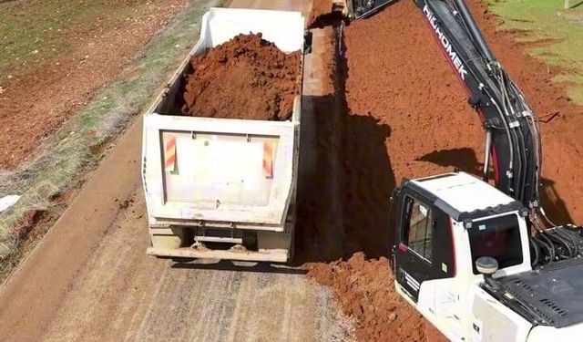 Dar Virajlar Tarih Oluyor: Tufanbeyli Kırsalında Yol Genişletme Hamlesi