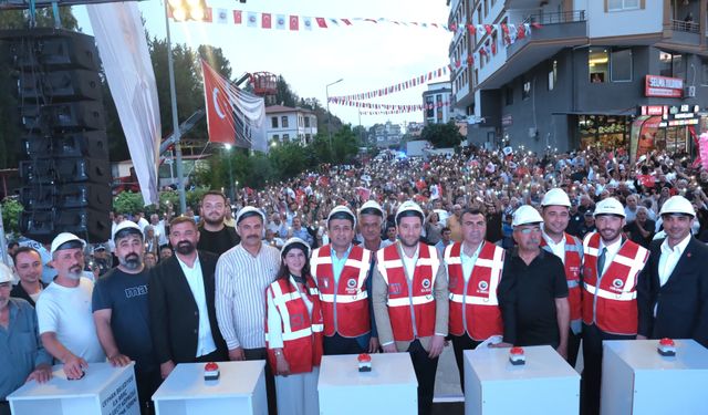 Ceyhan’da Trafiği Rahatlatacak Üst Geçit Köprüsünün Temeli Atıldı!