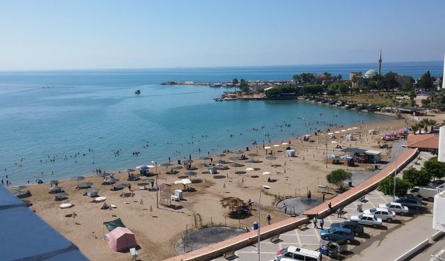 Adana'nın Mavi Bayraklı Sahillerinde Sezon Açıldı: Yumurtalık ve Karataş Cıvıl Cıvıl