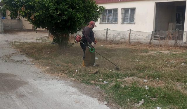 Karataş'ta Estetik ve Çevre Seferberliği: Ekipler İlçe Genelinde Sahaya İndi