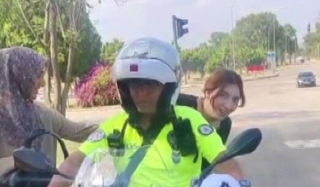 Adana’da YKS Heyecanı: Polis Ekipleri Geç Kalan Öğrencilerin Yardımına Koştu
