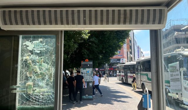 Adana’da Klimalı Duraklar Sıcakta İşlevsiz Kaldı