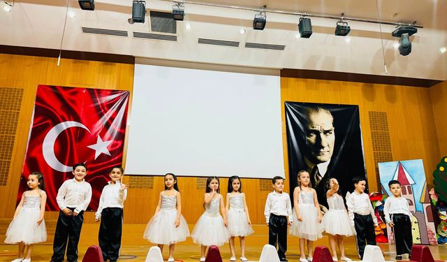 Miniklerden Alkışı Hakeden Performans