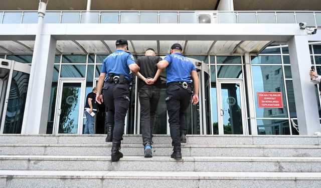 Kırmızı Bültenle Aranan Hükümlü Çukurova Havalimanı’nda Yakalandı!