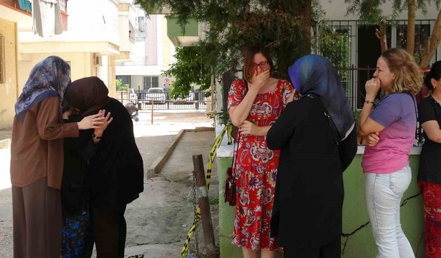 Öğretmen çiftin evinden çıkan cenazeler gözyaşları arasında morga kaldırıldı